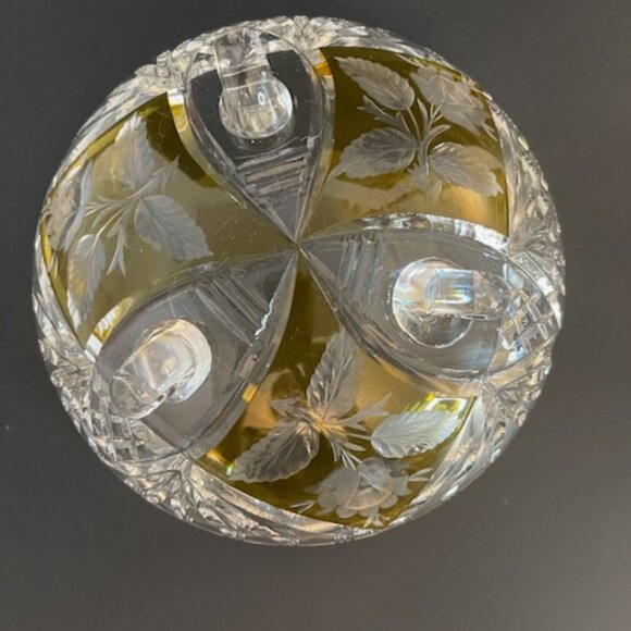 3-Footed Etched Crystal Bowl – Clear with Amber Rose & Leaf Design, 8.75" Diamet - Picture 4 of 7